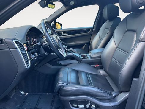 Used 2019 Porsche Cayenne image 16