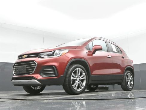Used 2020 Chevrolet Trax LT w/ Driver Confidence Package image 29