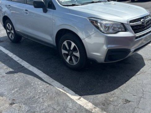 Used 2017 Subaru Forester 2.5i w/ Alloy Wheel Package image 4