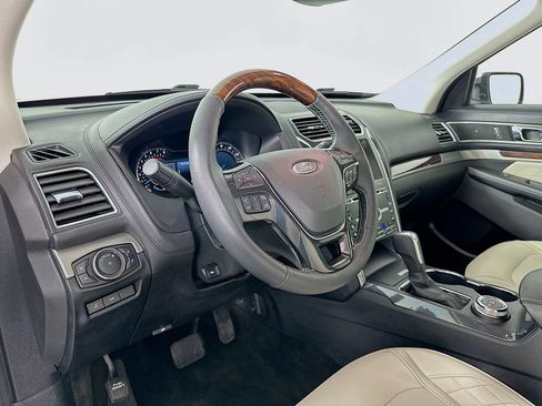 Used 2018 Ford Explorer Platinum AWD/4WD image 9