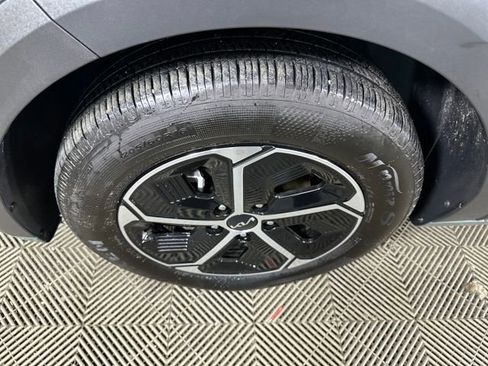 Used 2024 Kia Niro EX image 10