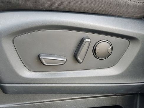 Used 2022 Ford Explorer XLT image 13