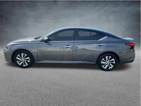 Used 2024 Nissan Altima 2.5 S FWD image 44