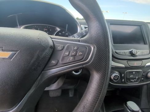 Used 2021 Chevrolet Equinox LT image 16