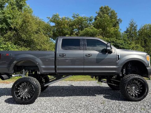 Used 2017 Ford F250 Lariat w/ Lariat Value Package AWD/4WD image 15