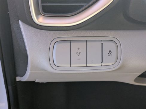 Used 2024 Hyundai Venue SEL image 15