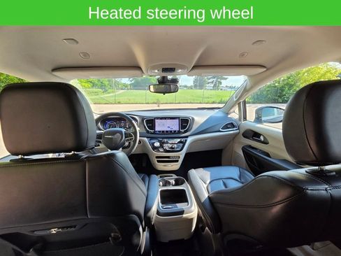Used 2023 Chrysler Pacifica Touring-L FWD image 33