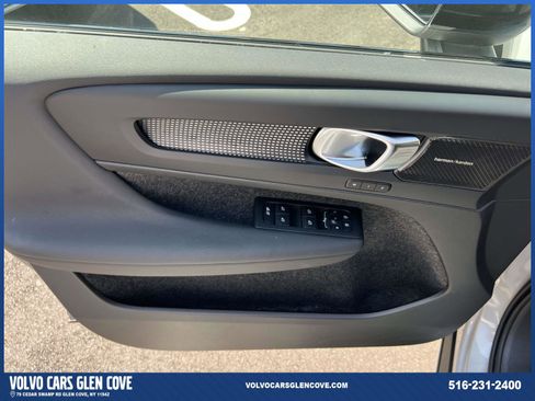 Used 2025 Volvo XC40 B5 Ultra w/ Climate Package image 15