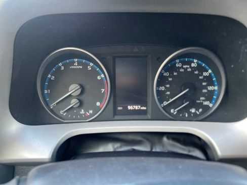 Used 2017 Toyota RAV4 LE FWD image 20