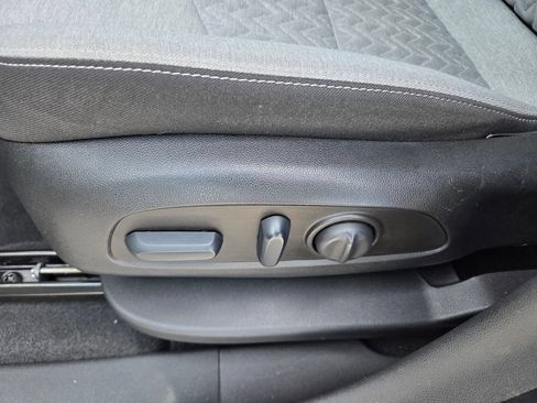 Used 2023 Chevrolet Equinox LS w/ LS Convenience Package FWD image 6