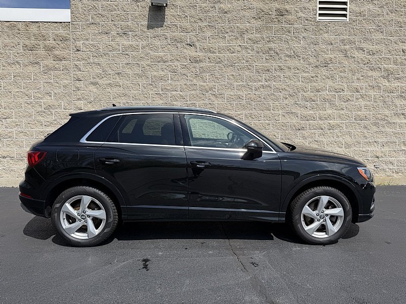 Used 2020 Audi Q3 2.0T Premium w/ Convenience Package AWD/4WD image 2