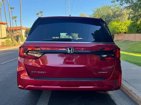 Used 2025 Honda Odyssey Sport-L image 4