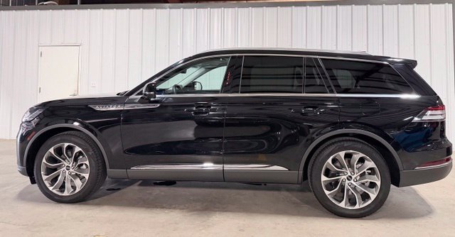 Used 2025 Lincoln Aviator Reserve w/ Illumination Package RWD image 2