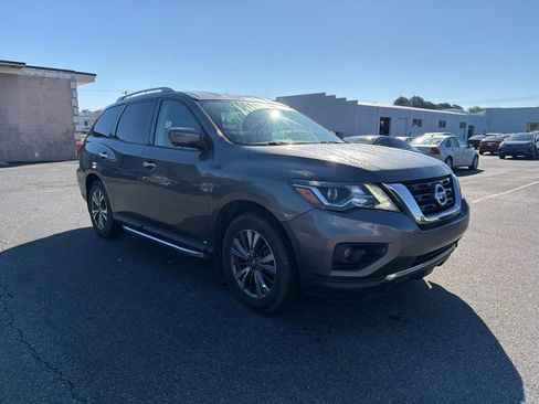 Used 2018 Nissan Pathfinder SL AWD/4WD image 7