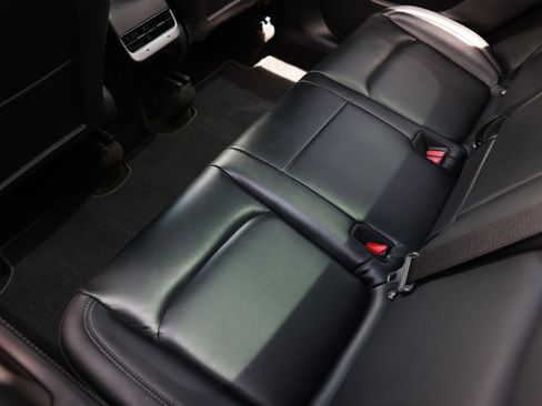 Used 2021 Tesla Model Y Long Range AWD/4WD image 14