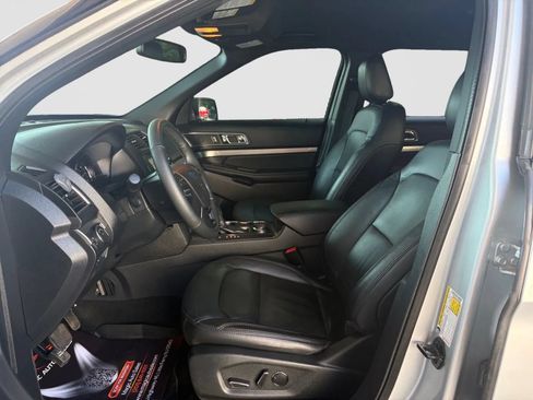 Used 2018 Ford Explorer XLT w/ Equipment Group 202A AWD/4WD image 12