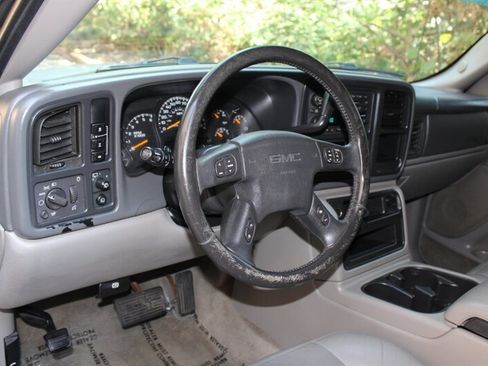 Used 2004 GMC Yukon SLT w/ 1SD Preferred Equipment Group AWD/4WD image 9