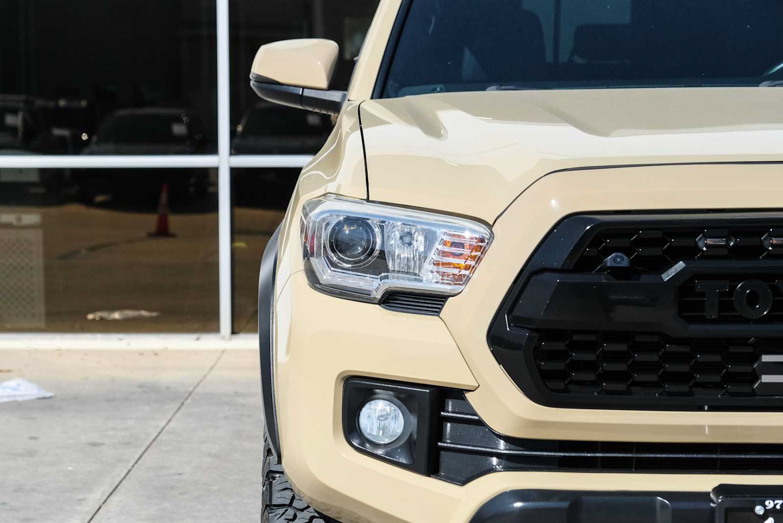 Used 2019 Toyota Tacoma TRD Off-Road AWD/4WD image 3