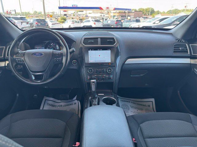 Used 2017 Ford Explorer XLT w/ Equipment Group 201A FWD image 8