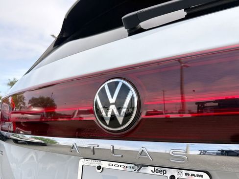 Used 2025 Volkswagen Atlas SE FWD image 6