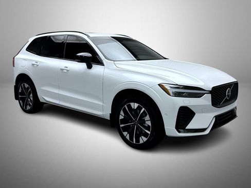 Used 2026 Volvo XC60 B5 Plus w/ Protection Package Premier AWD/4WD image 3