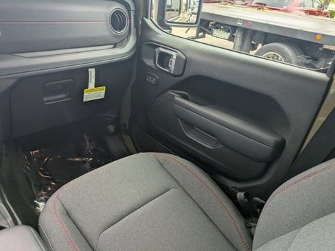 New 2025 Jeep Gladiator Rubicon image 15