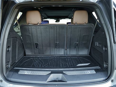 Used 2025 Chevrolet Tahoe High Country image 31