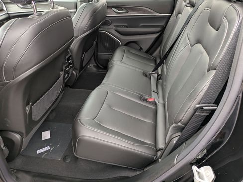 New 2025 Jeep Grand Cherokee Limited w/ Black Appearance Package image 29