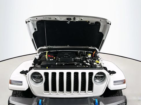 Used 2022 Jeep Wrangler Unlimited Sahara w/ Cold Weather Group AWD/4WD image 30