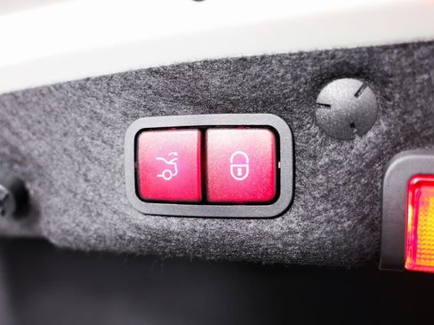 Used 2020 Mercedes-Benz C 300 4MATIC Sedan image 22