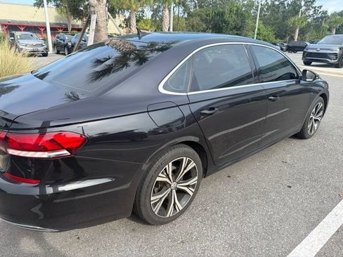Certified 2022 Volkswagen Passat 2.0T SE FWD image 14
