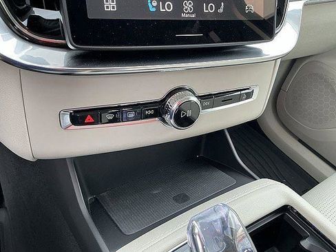 New 2026 Volvo XC90 B6 Ultra w/ Protection Package Premier AWD/4WD image 18