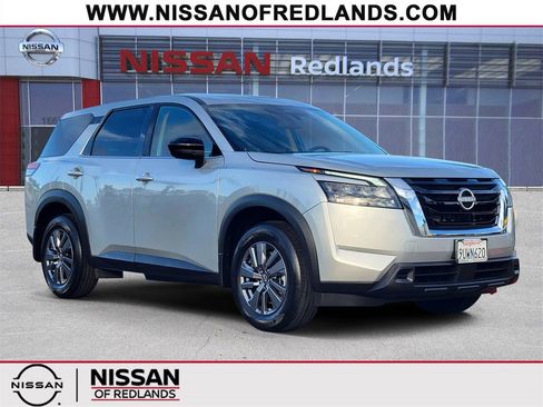 Used 2025 Nissan Pathfinder S image 1