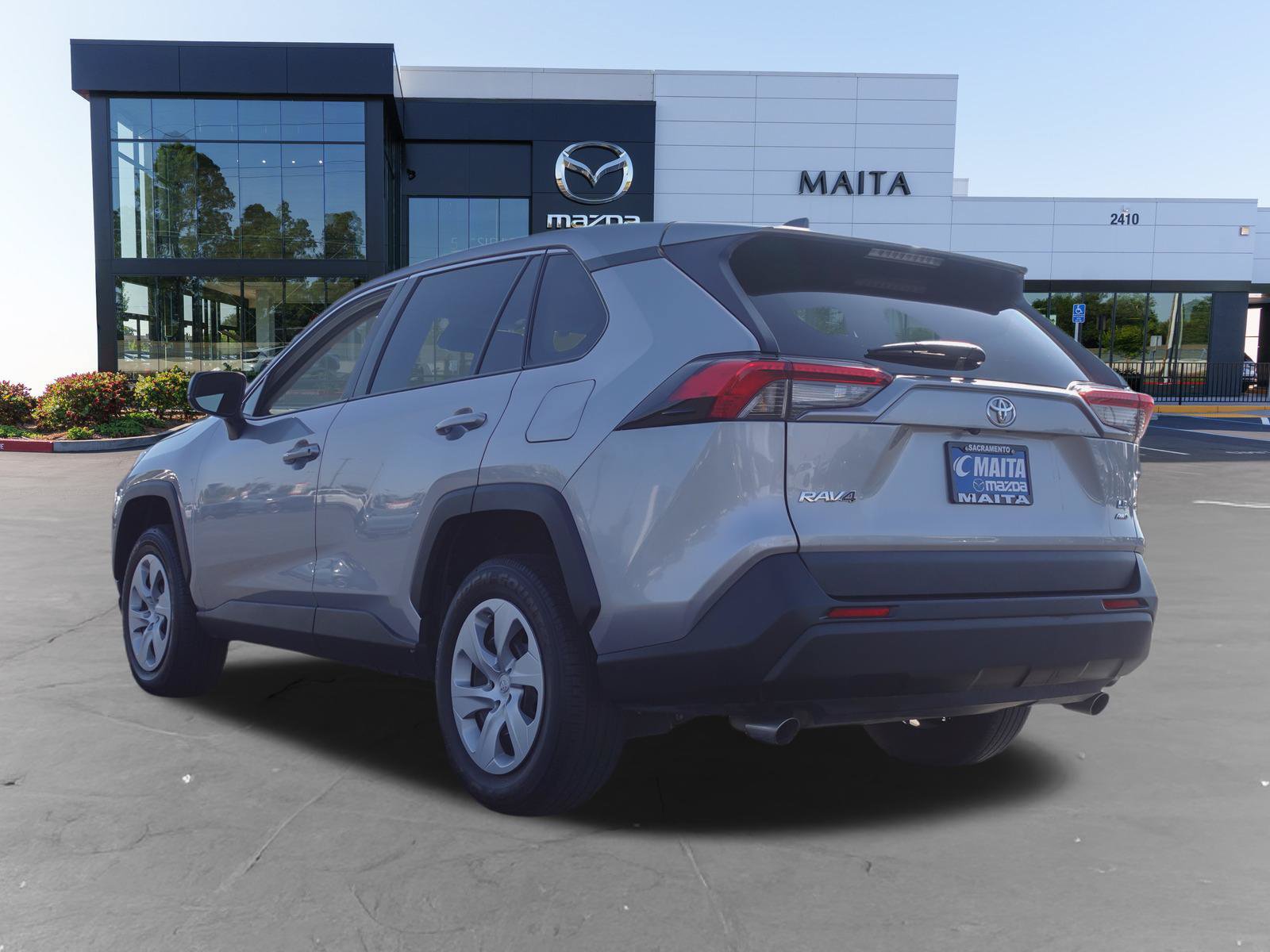 Used 2025 Toyota RAV4 LE AWD/4WD image 5