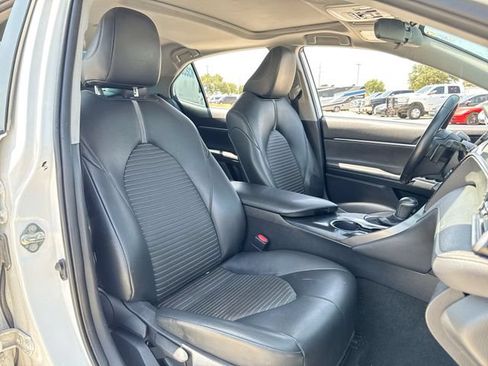 Used 2019 Toyota Camry SE FWD image 24