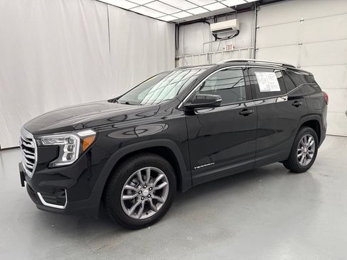 Used 2024 GMC Terrain SLT AWD/4WD image 3