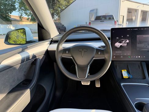 Used 2024 Tesla Model Y Performance AWD/4WD image 19