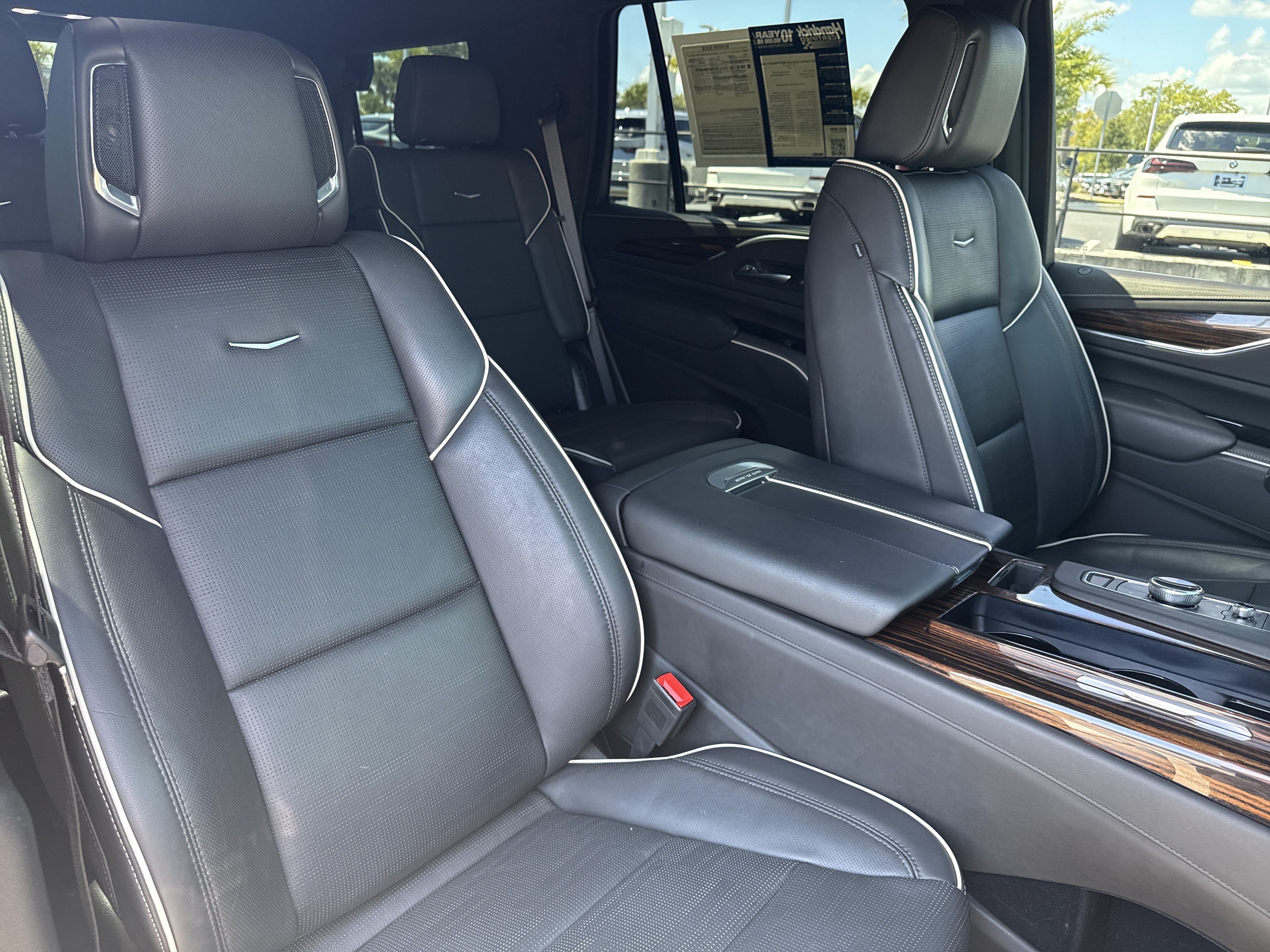Used 2023 Cadillac Escalade Premium Luxury AWD/4WD image 34