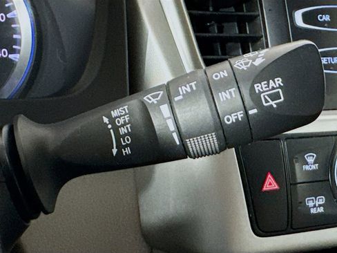 Used 2015 Toyota Highlander LE FWD image 13