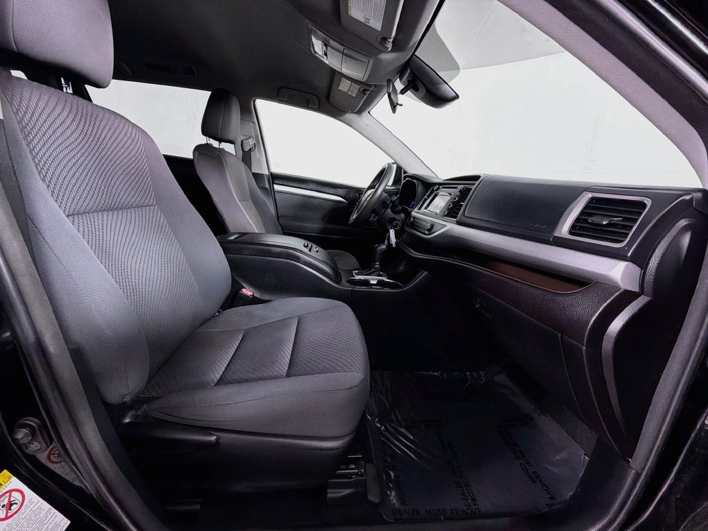 Used 2018 Toyota Highlander LE FWD image 28