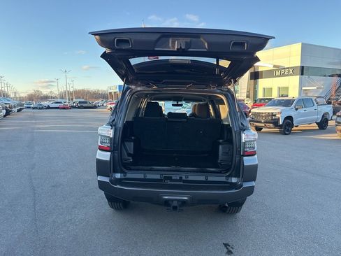 Used 2017 Toyota 4Runner SR5 image 27