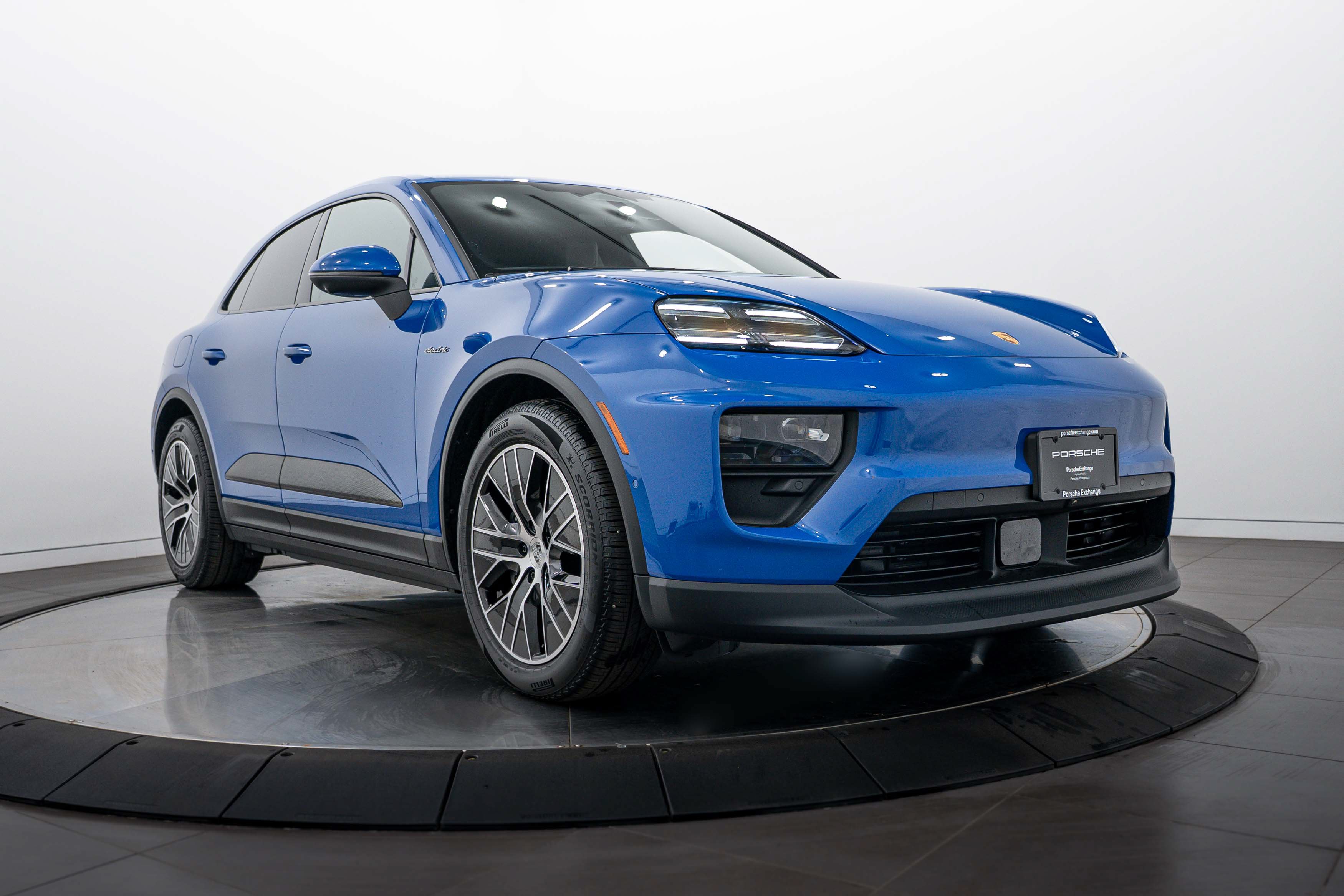 Certified 2026 Porsche Macan 4 Electric AWD/4WD image 9