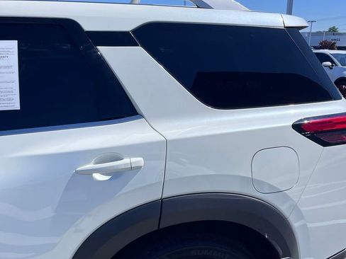 Used 2023 Nissan Pathfinder SL w/ SL Premium Package AWD/4WD image 6