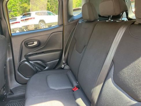 Used 2023 Jeep Renegade Latitude AWD/4WD image 11