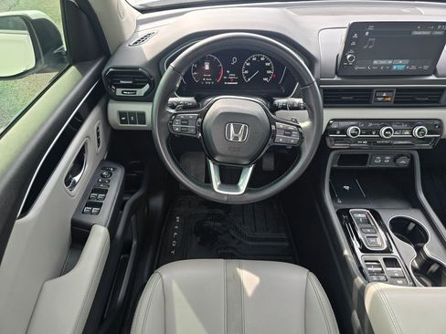 Used 2025 Honda Pilot Touring image 19
