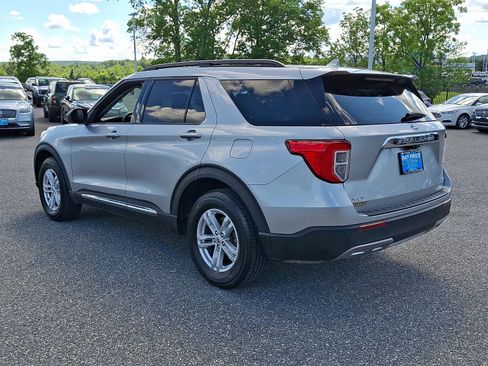 Used 2020 Ford Explorer XLT w/ Equipment Group 202A AWD/4WD image 5