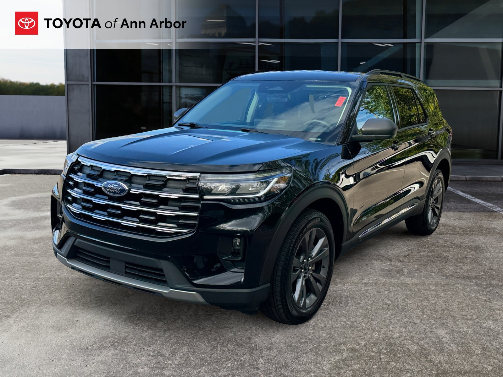 Used 2025 Ford Explorer Active w/ Active Comfort Package AWD/4WD image 8