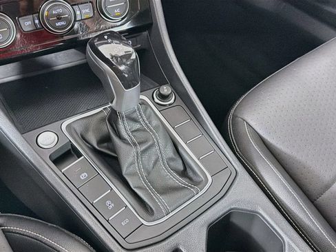 Certified 2023 Volkswagen Jetta SE w/ Panoramic Sunroof Package FWD image 16