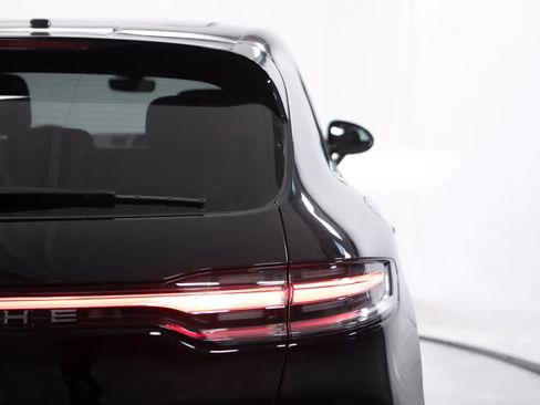 Certified 2026 Porsche Macan AWD/4WD image 21
