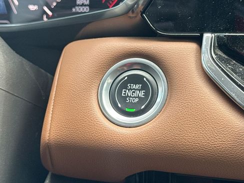 Used 2024 GMC Canyon AT4 w/ AT4 Premium Package AWD/4WD image 19